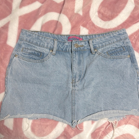 EDIKTED low rise mini skirt light wash - Picture 1 of 2